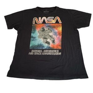 Akademiks T-shirt NASA Astronaut L Black Colorful Graphic Crewneck Single Stitch